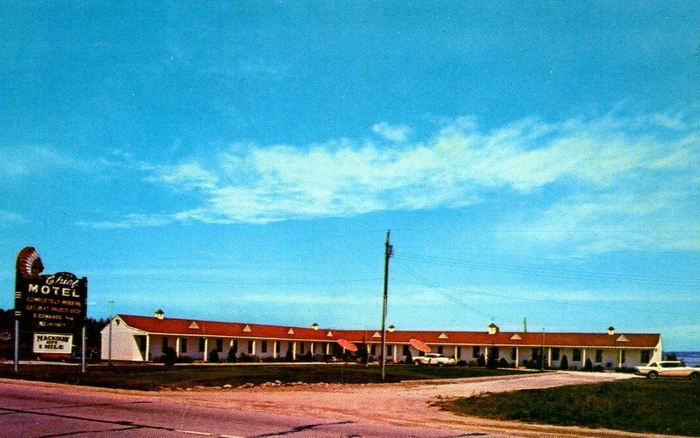Mackinac Lake Trail Motel (Chief Motel) - Vintage Postcard